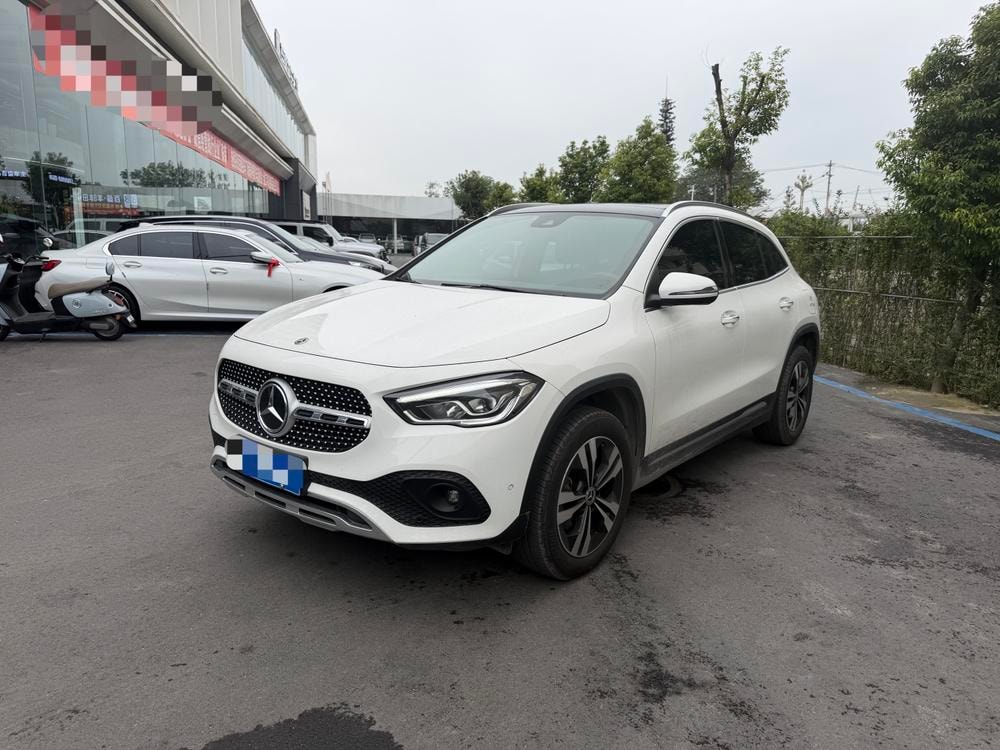 Mercedes-Benz GLA 2022 — фото автомобиля
