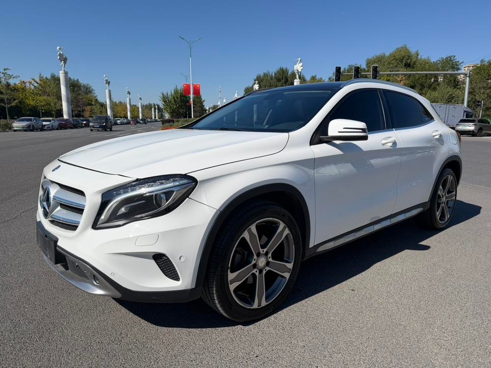 Mercedes-Benz GLA 2015 — фото автомобиля