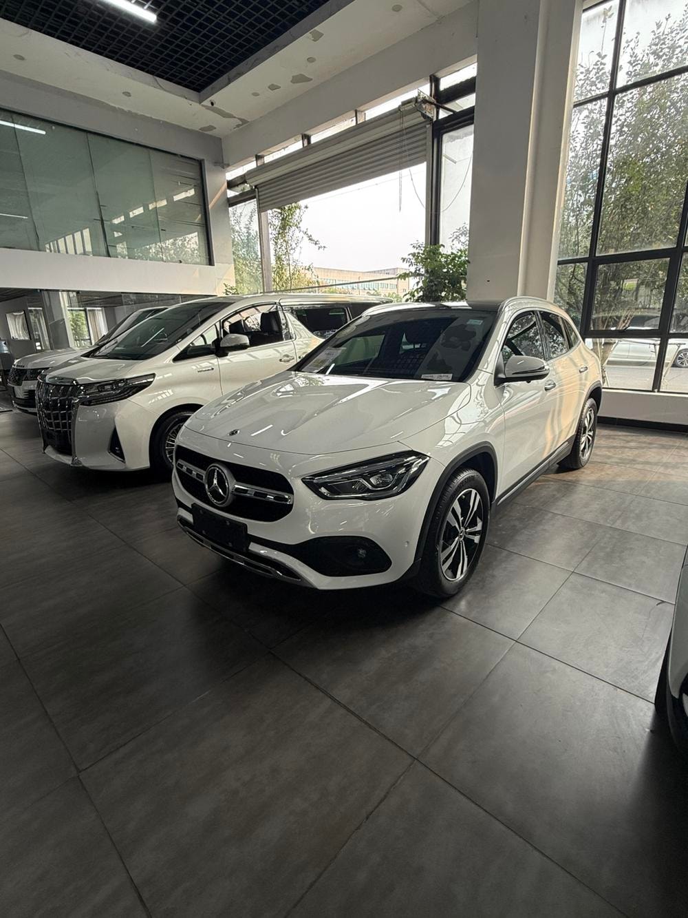 Mercedes-Benz GLA 2023 — фото автомобиля