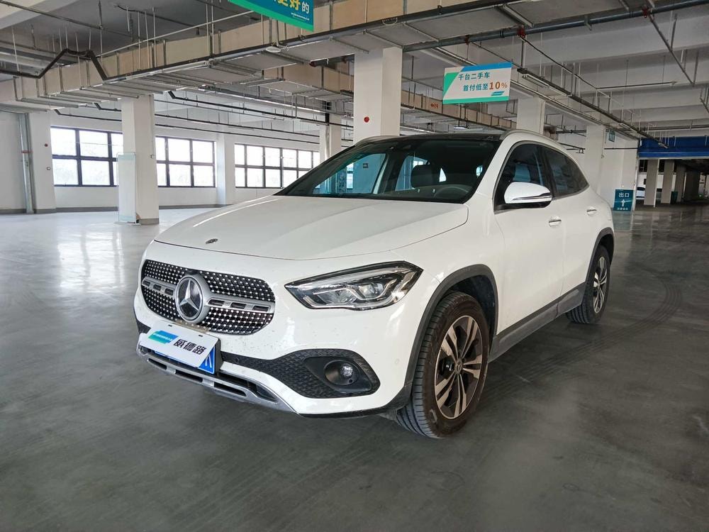 Mercedes-Benz GLA 2023 — фото автомобиля