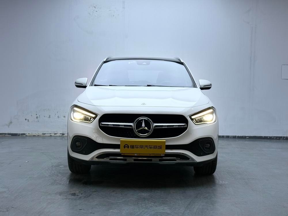 Mercedes-Benz GLA 2023 — фото автомобиля