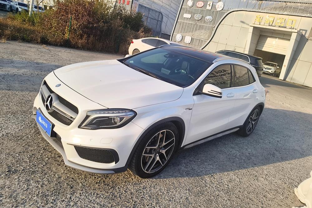 Mercedes-Benz GLA AMG 2016 — фото автомобиля