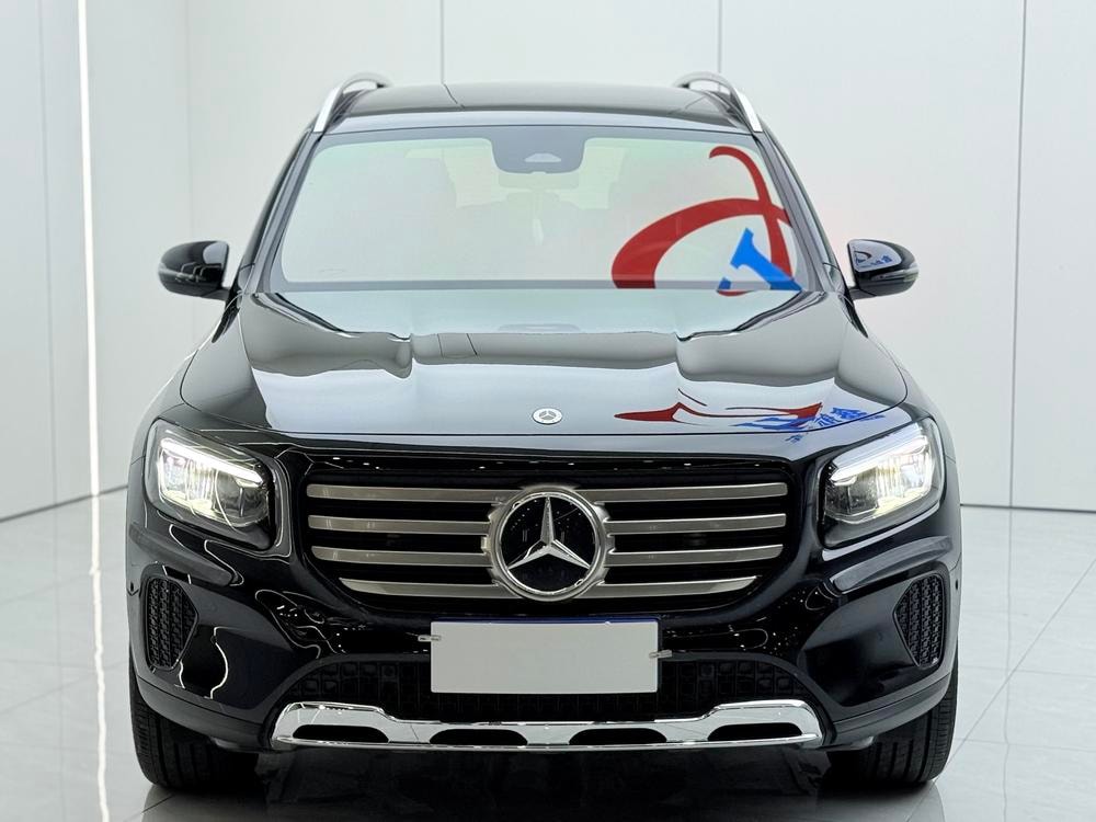 Mercedes-Benz GLB 2024 — фото автомобиля