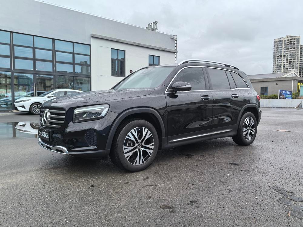 Mercedes-Benz GLB 2025 — фото автомобиля