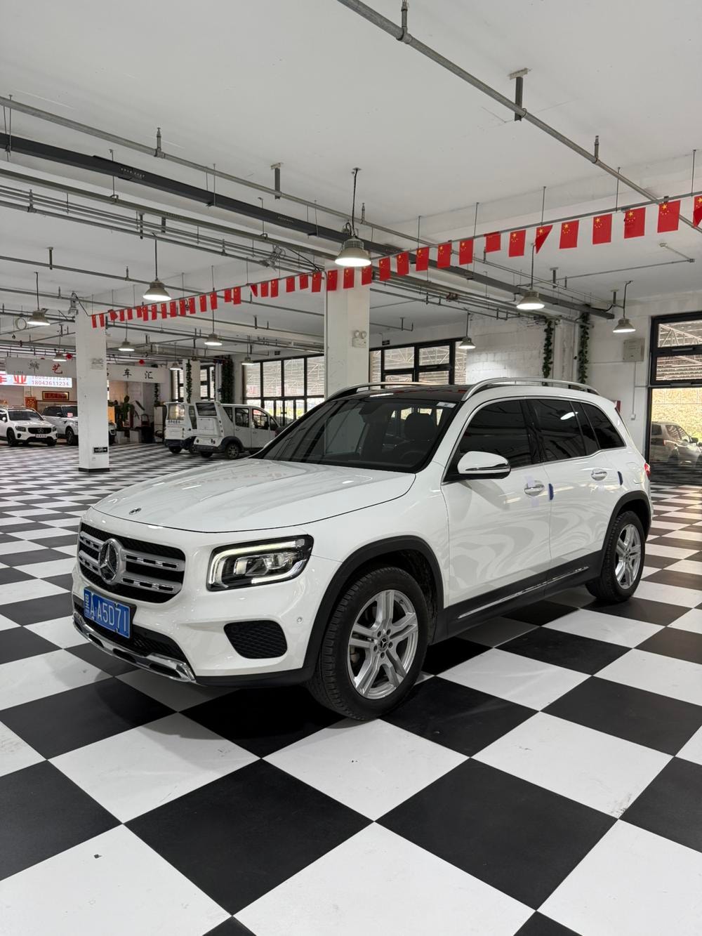 Mercedes-Benz GLB 2021 — фото автомобиля