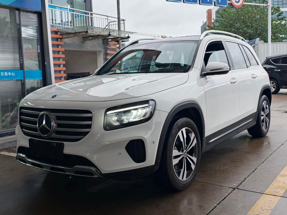 Mercedes-Benz GLB 2024 — фото автомобиля 1
