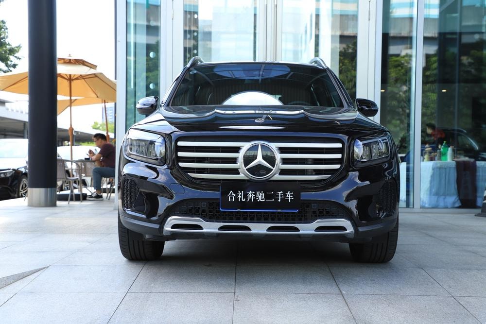 Mercedes-Benz GLB 2025 — фото автомобиля