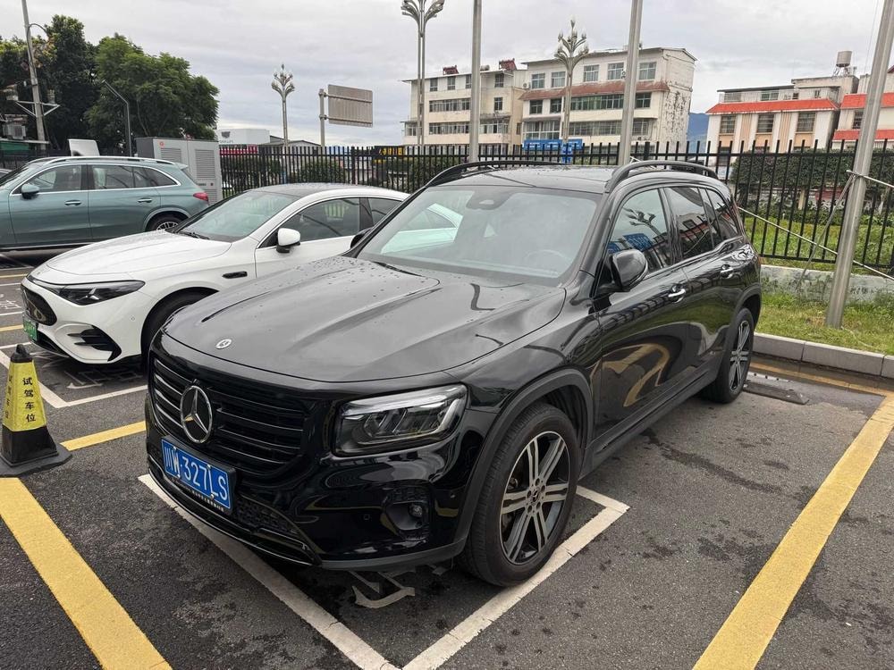Mercedes-Benz GLB 2024 — фото автомобиля