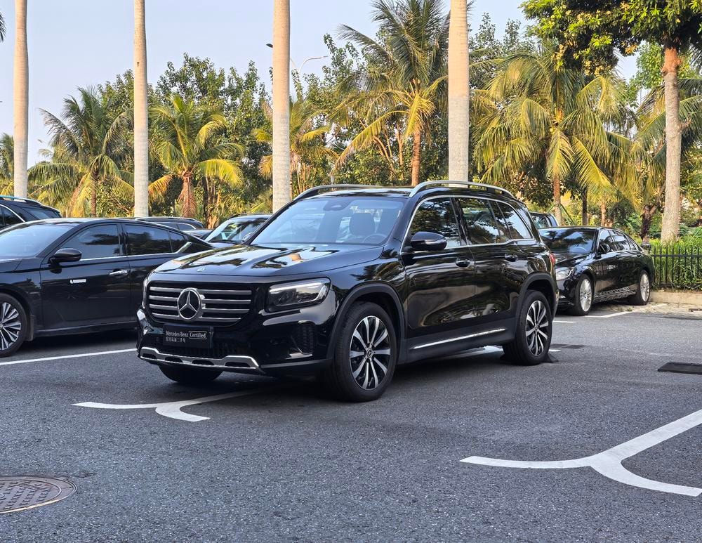 Mercedes-Benz GLB 2025 — фото автомобиля