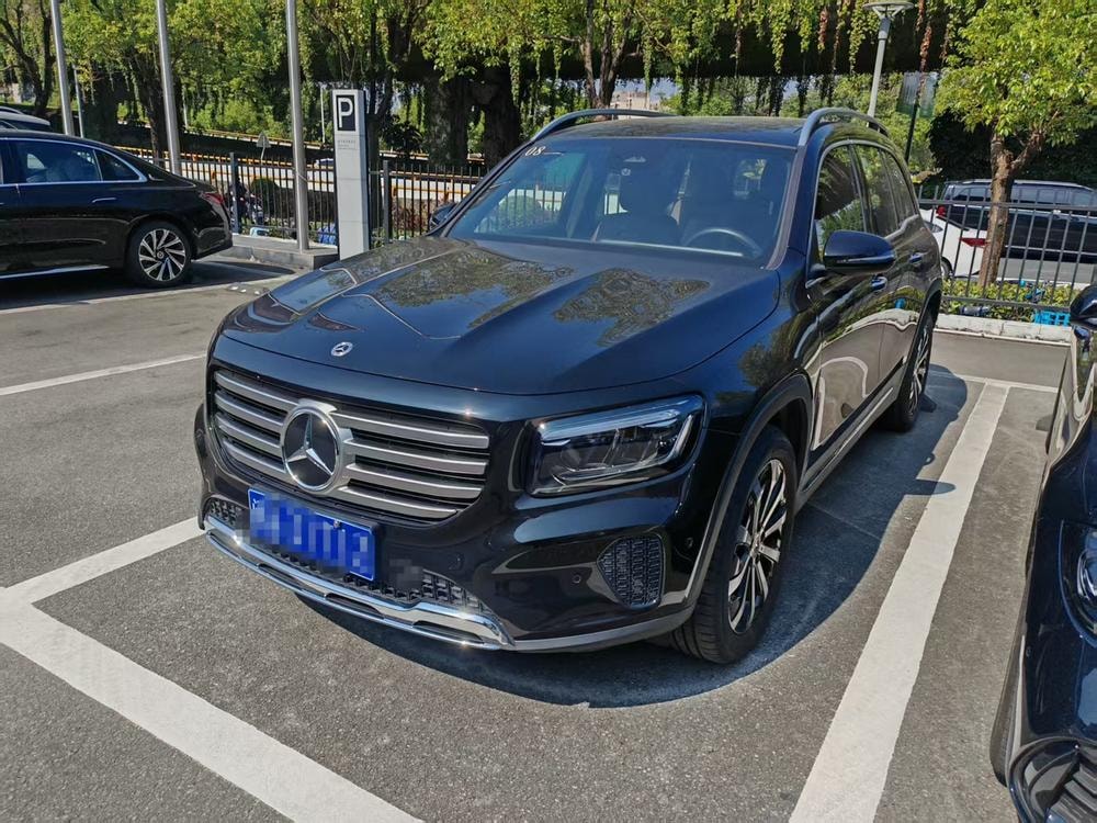 Mercedes-Benz GLB 2025 — фото автомобиля