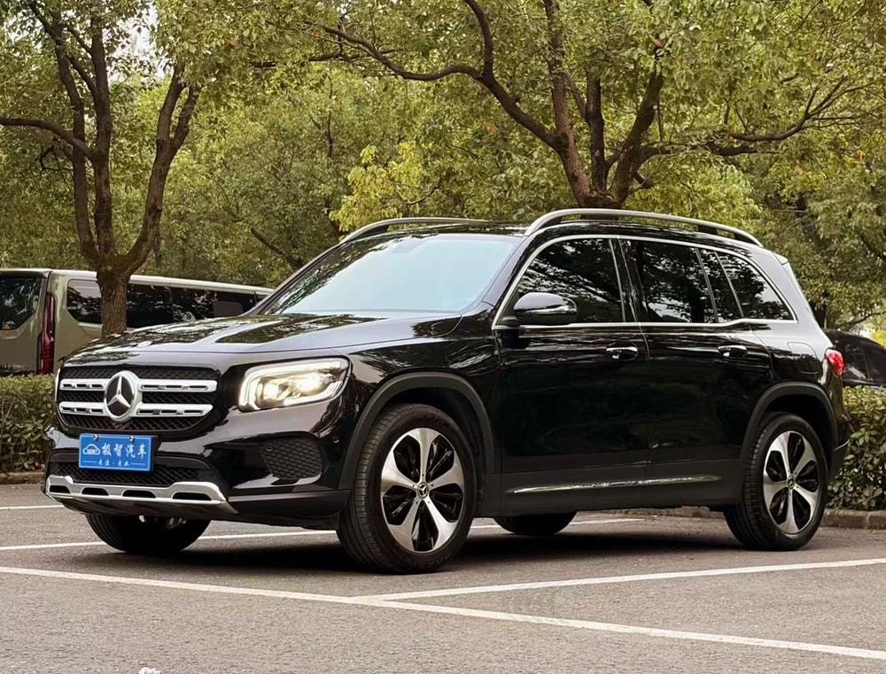 Mercedes-Benz GLB 2023 — фото автомобиля
