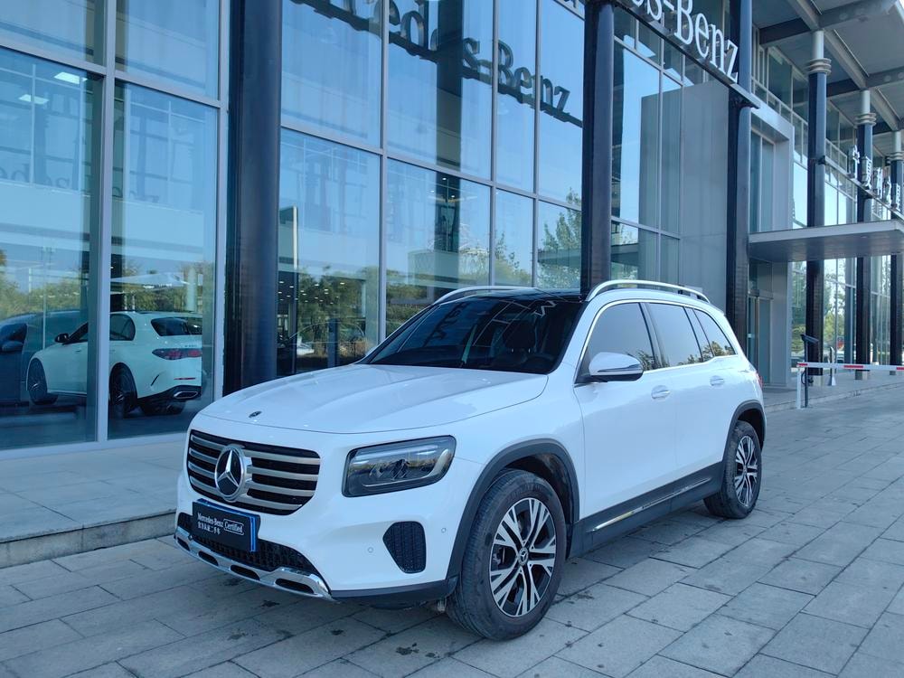 Mercedes-Benz GLB 2024 — фото автомобиля 1
