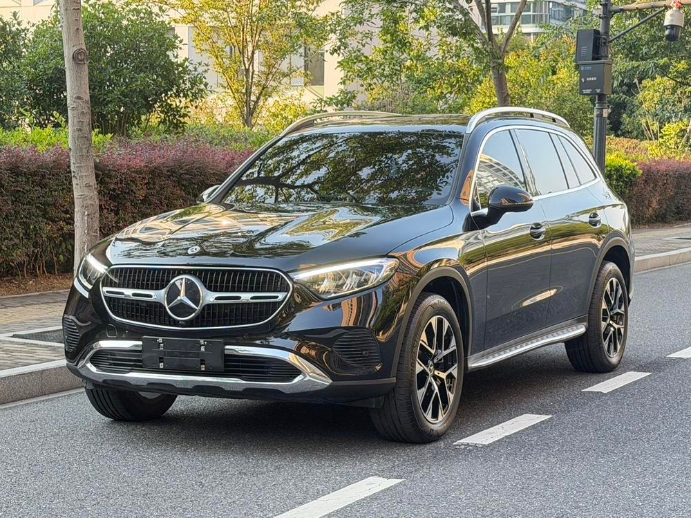 Mercedes-Benz GLC 2023 — фото автомобиля