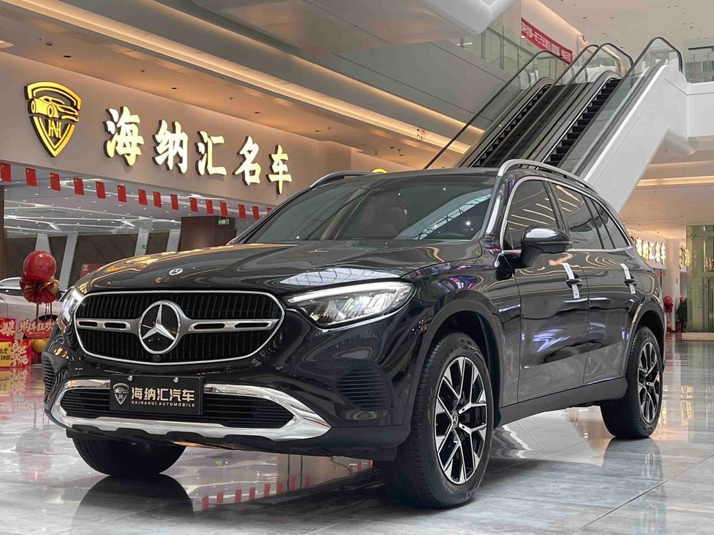 Mercedes-Benz GLC 2026 — фото автомобиля 1