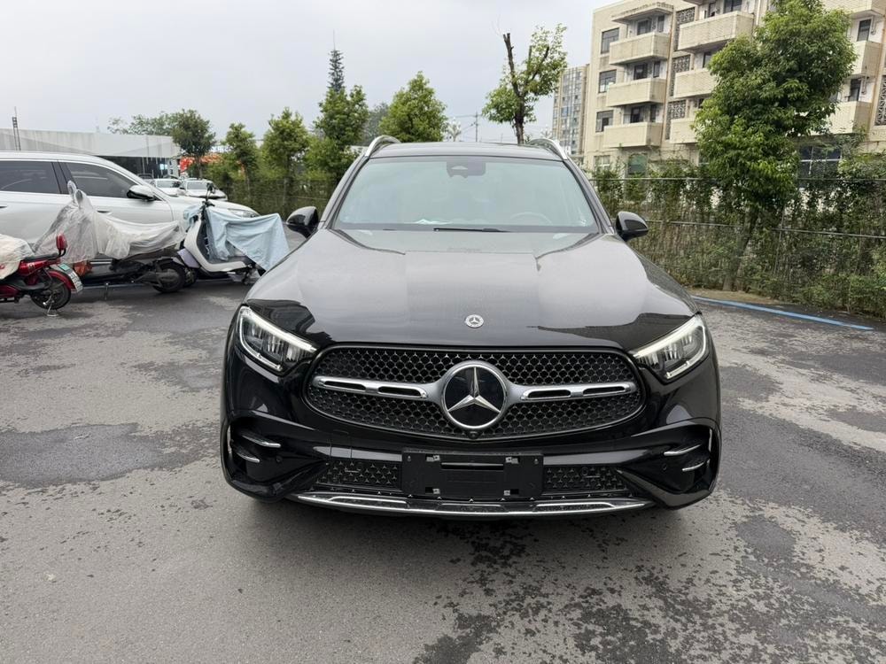 Mercedes-Benz GLC 2025 — фото автомобиля