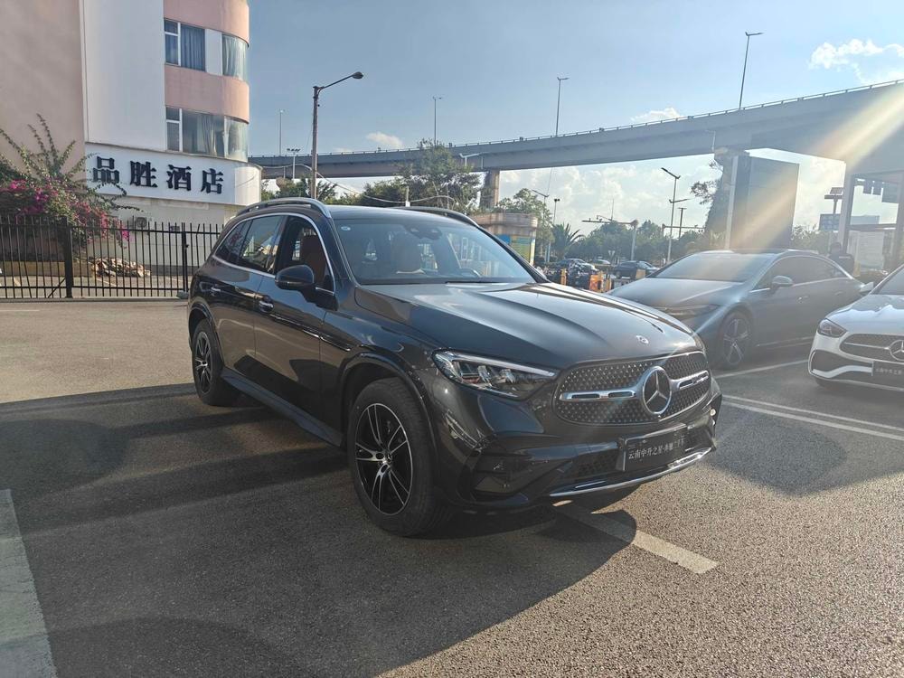 Mercedes-Benz GLC 2025 — фото автомобиля