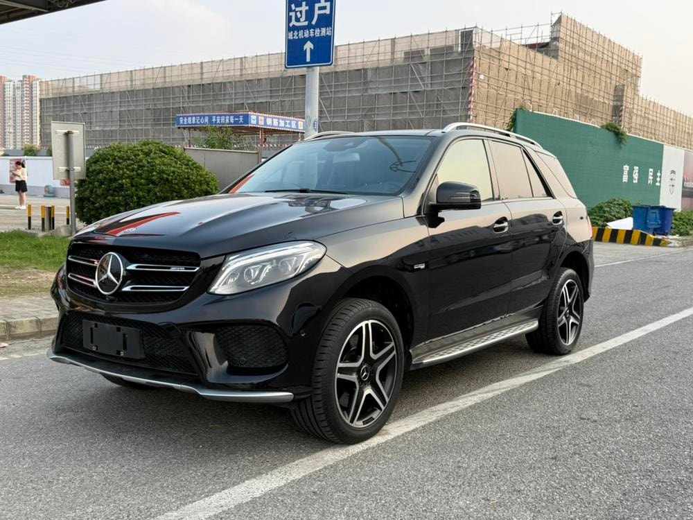 Mercedes-Benz GLE AMG 2017 — фото автомобиля