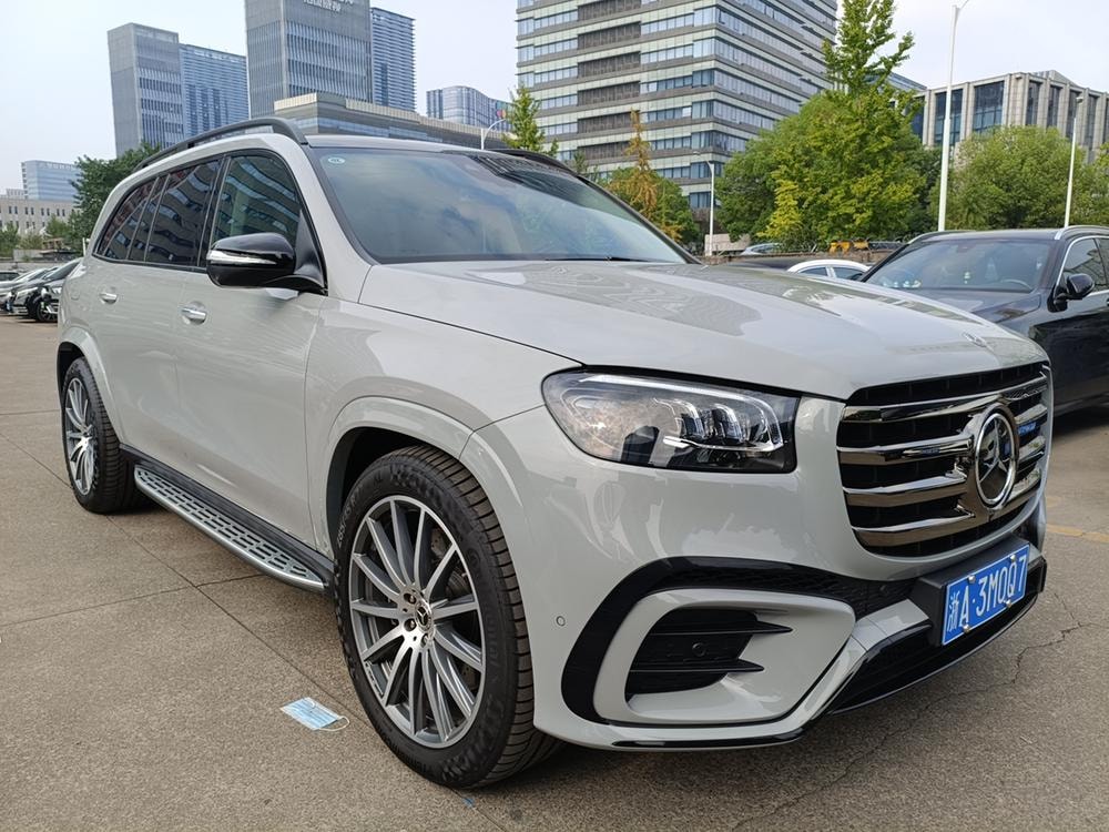 Mercedes-Benz GLS 2024 — фото автомобиля 1