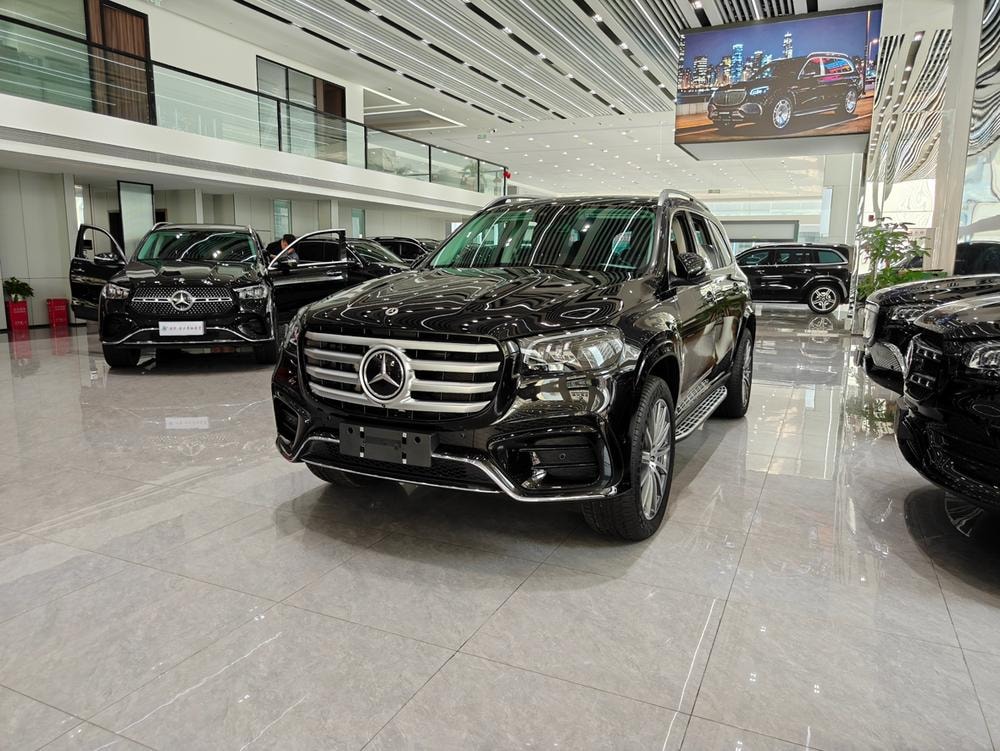 Mercedes-Benz GLS 2024 — фото автомобиля 1