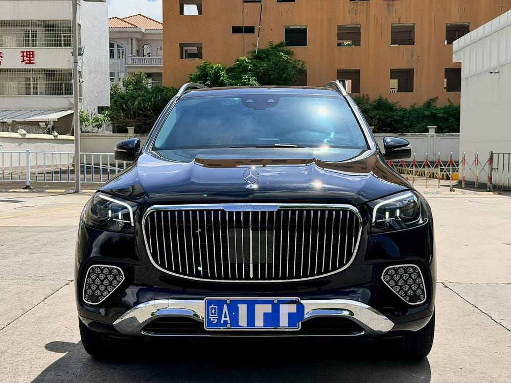 Mercedes-Benz GLS 2024 — фото автомобиля 1