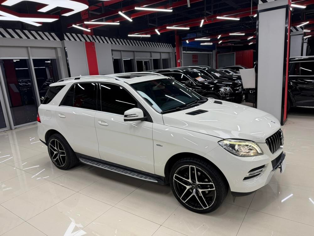 Mercedes-Benz M-Class 2012 — фото автомобиля