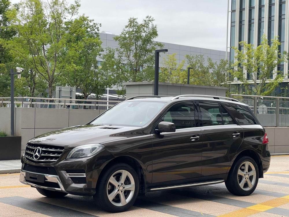 Mercedes-Benz M-Class 2012 — фото автомобиля