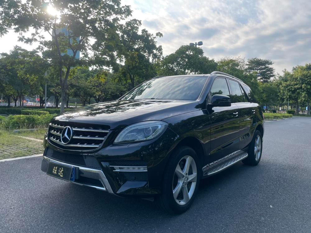 Mercedes-Benz M-Class 2012 — фото автомобиля