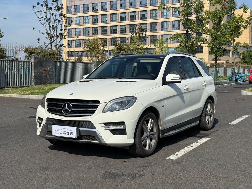 Mercedes-Benz M-Class 2012 — фото автомобиля 1