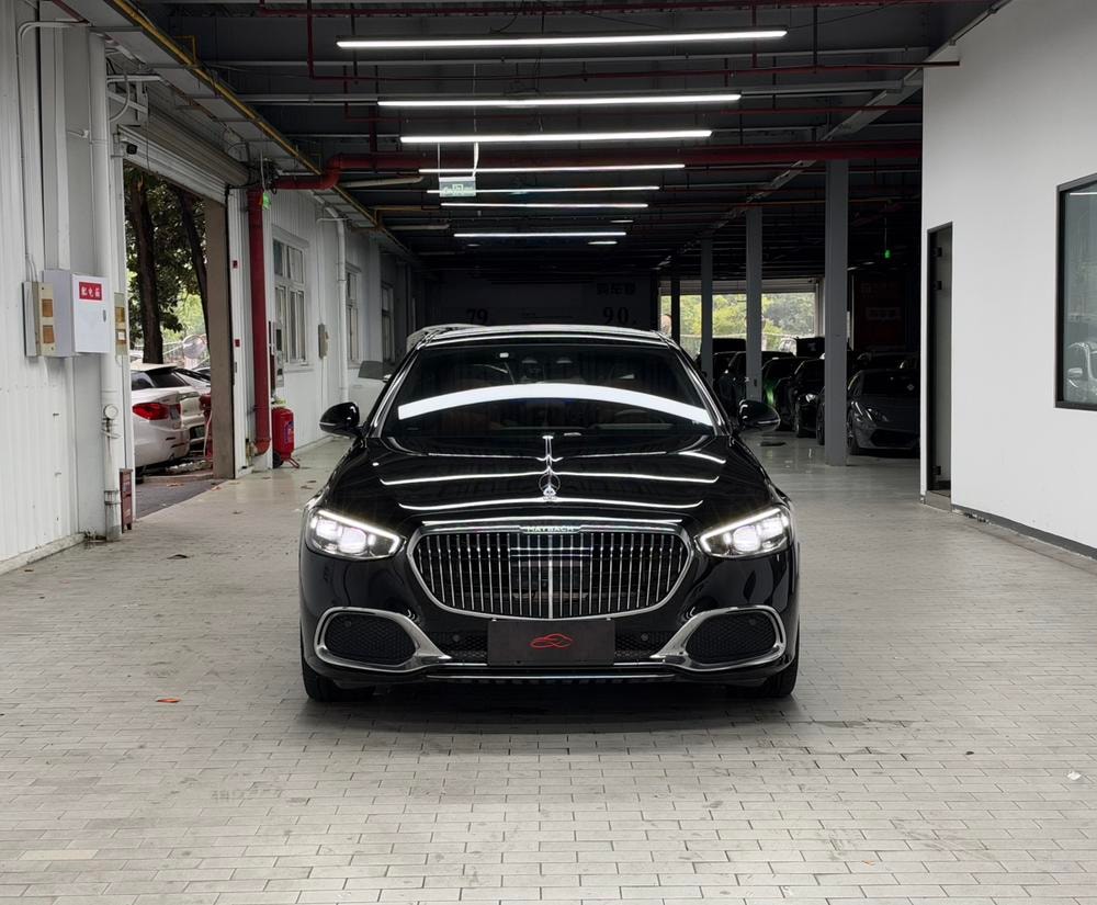 Mercedes-Benz Maybach S-Class 2021 — фото автомобиля