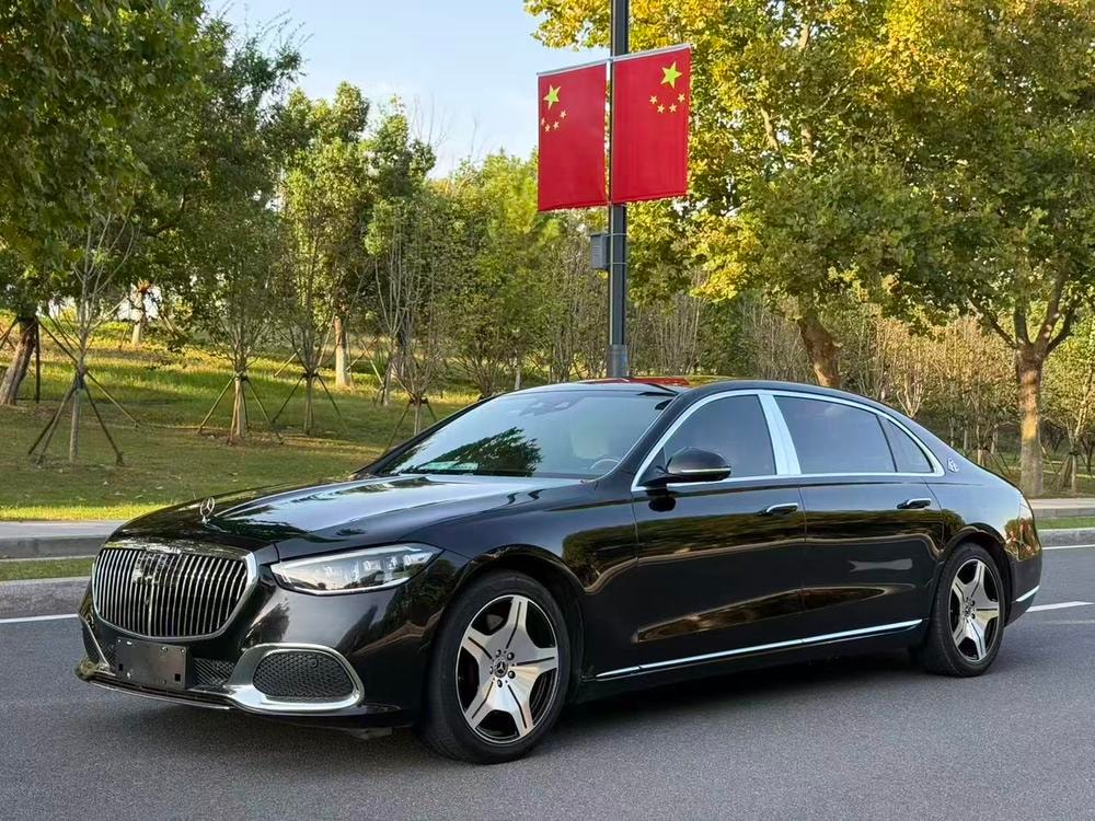 Mercedes-Benz Maybach S-Class 2022 — фото автомобиля