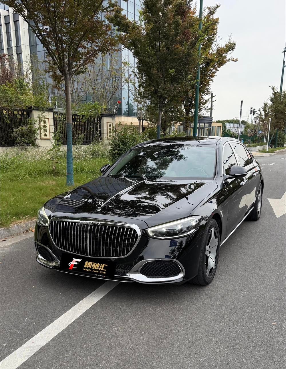 Mercedes-Benz Maybach S-Class 2023 — фото автомобиля