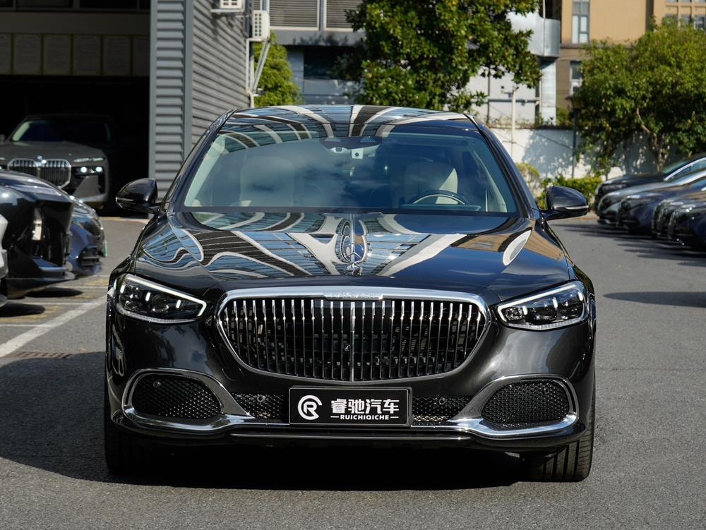 Mercedes-Benz Maybach S-Class 2021 — фото автомобиля