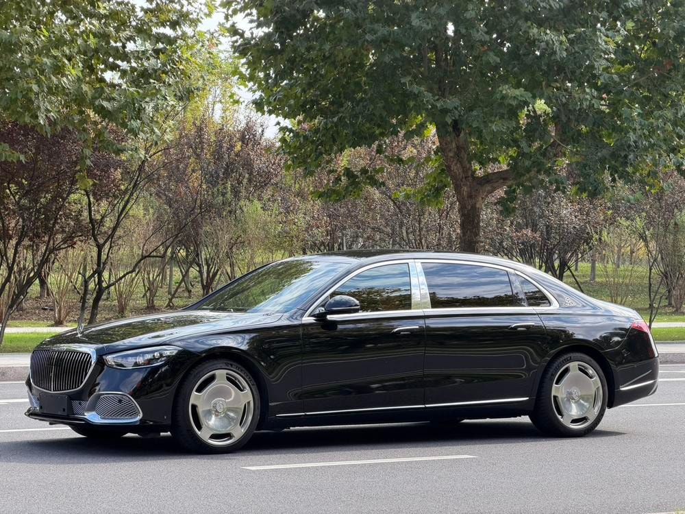 Mercedes-Benz Maybach S-Class 2024 — фото автомобиля