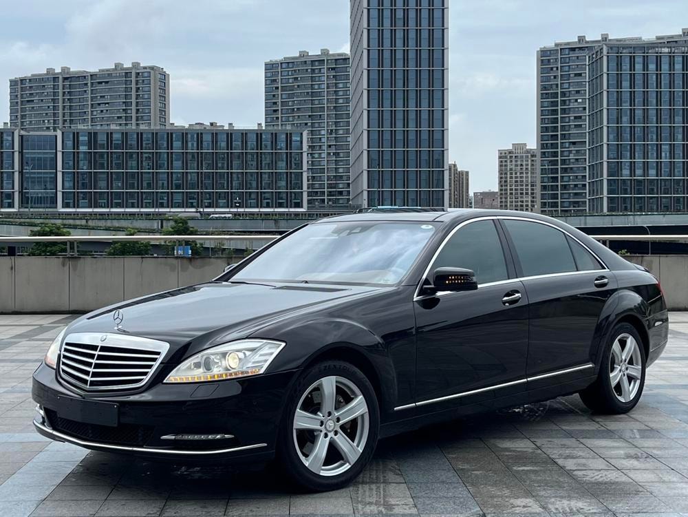 Mercedes-Benz S-Class 2010 — фото автомобиля