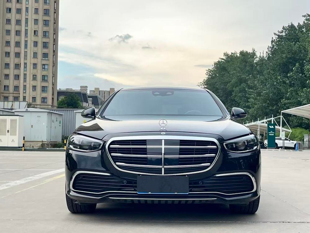 Mercedes-Benz S-Class 2022 — фото автомобиля