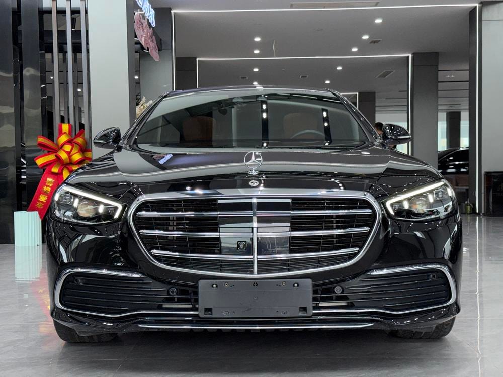 Mercedes-Benz S-Class 2022 — фото автомобиля