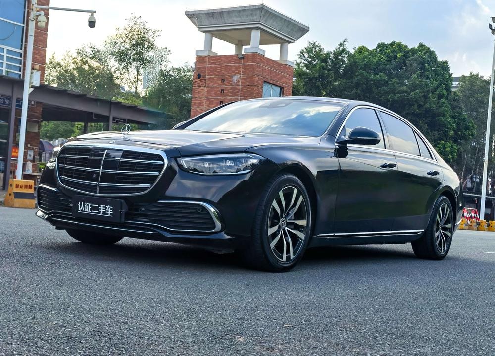 Mercedes-Benz S-Class 2022 — фото автомобиля