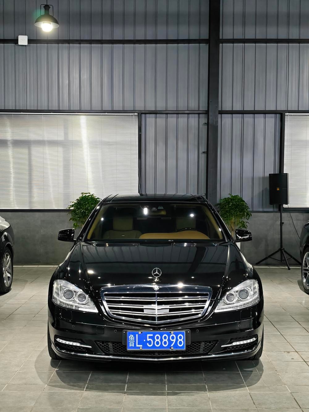 Mercedes-Benz S-Class 2010 — фото автомобиля