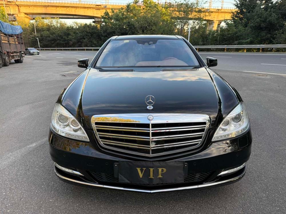 Mercedes-Benz S-Class 2010 — фото автомобиля