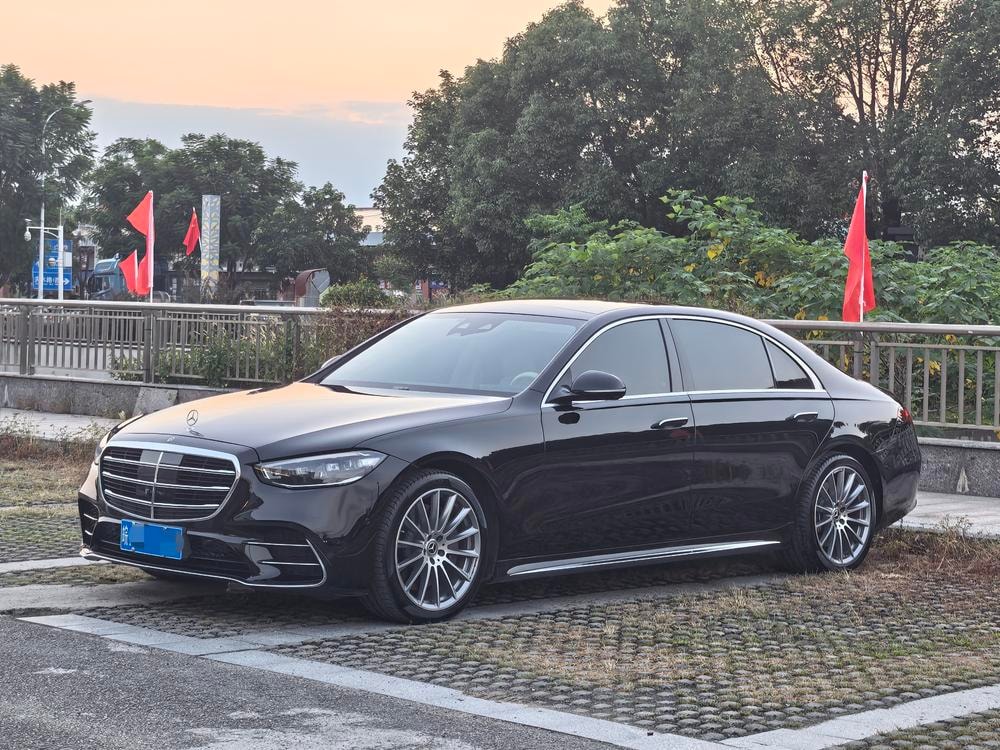 Mercedes-Benz S-Class 2022 — фото автомобиля