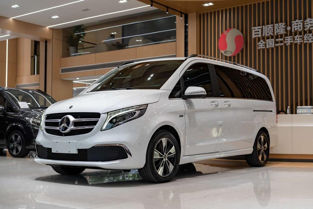Mercedes-Benz V-Class 2022 — фото автомобиля