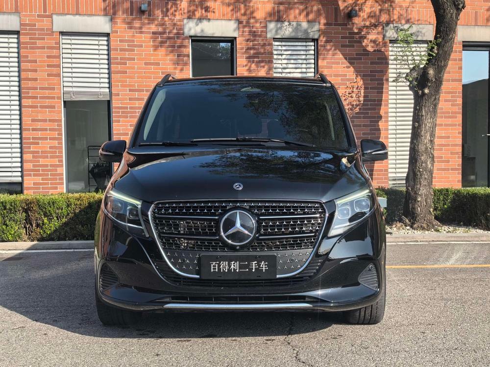 Mercedes-Benz V-Class 2024 — фото автомобиля 1
