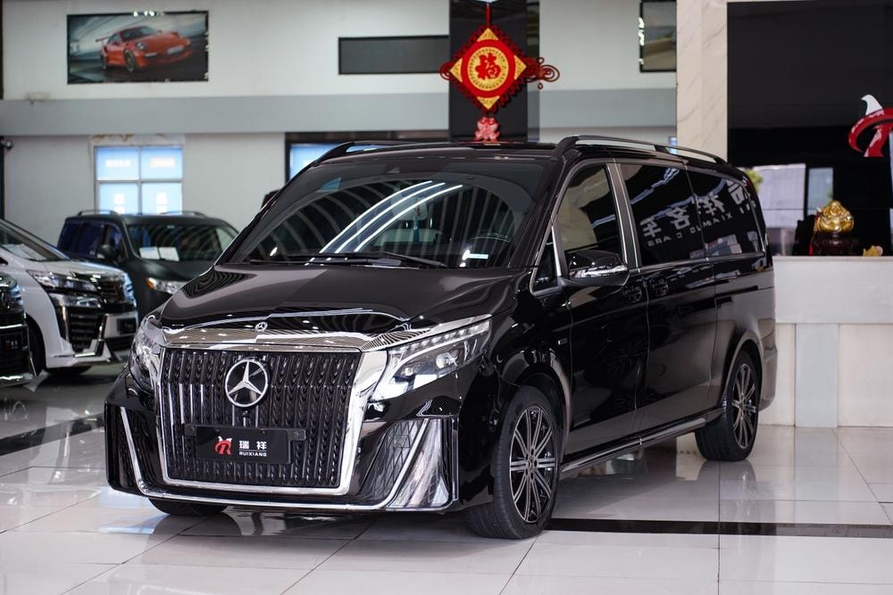 Mercedes-Benz V-Class 2022 — фото автомобиля