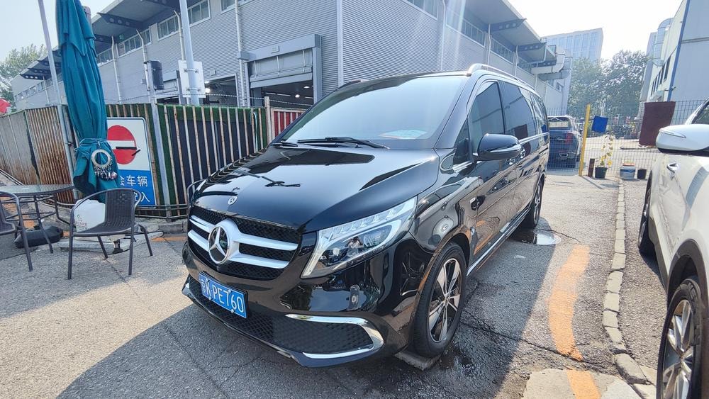 Mercedes-Benz V-Class 2022 — фото автомобиля 1