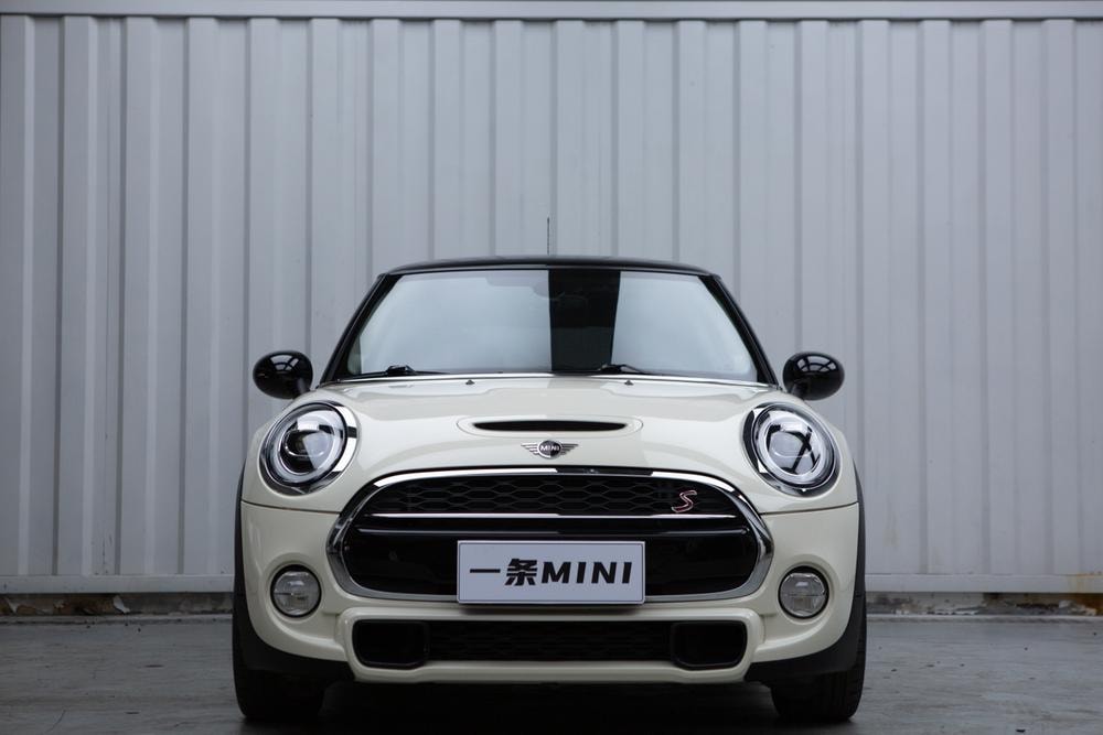 MINI  2019 — фото автомобиля