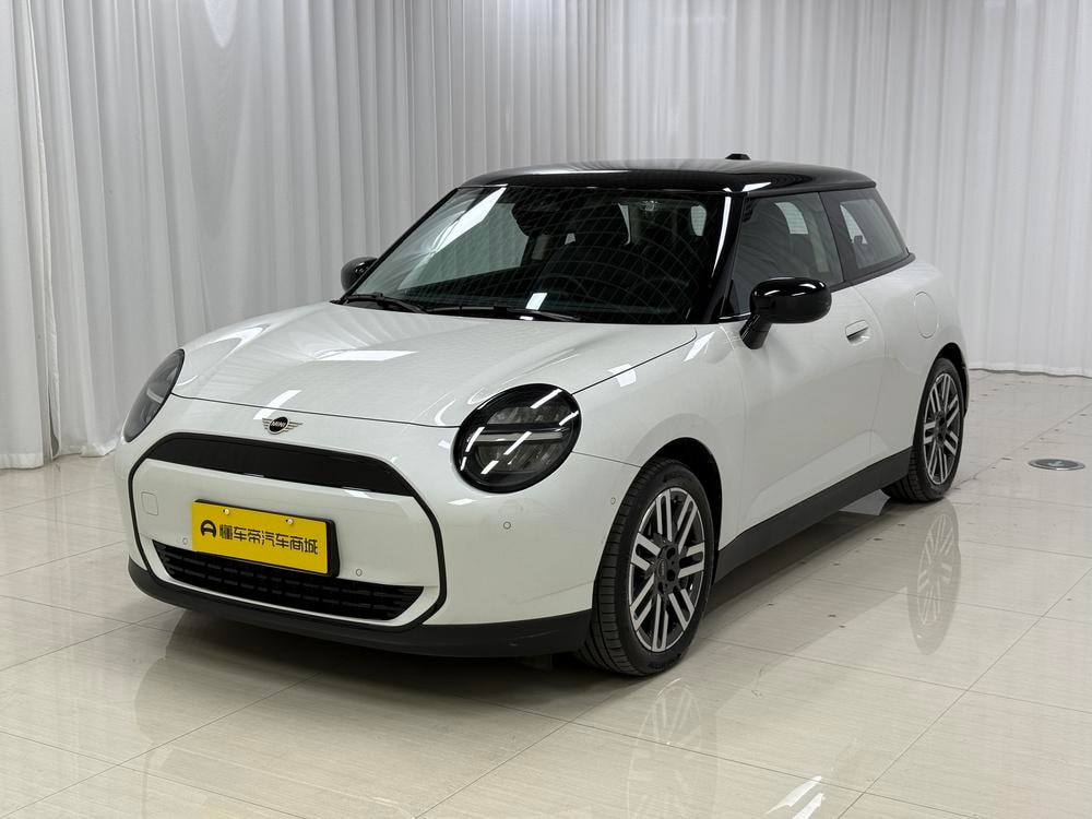 MINI Cooper Electric 2024 — фото автомобиля