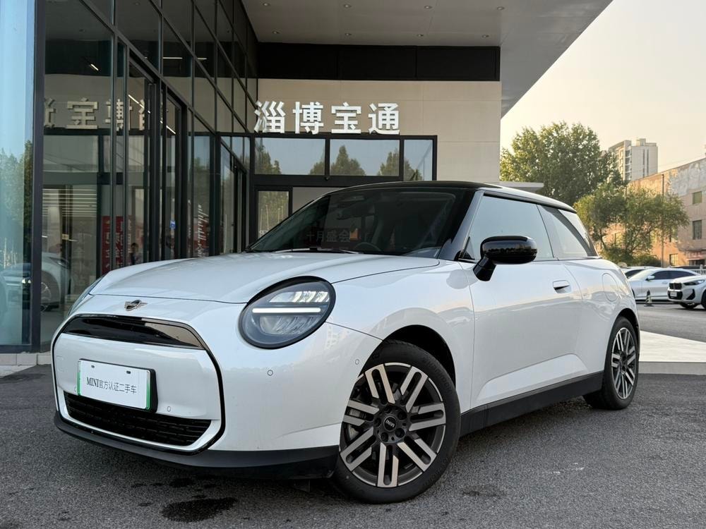 MINI Cooper Electric 2024 — фото автомобиля 1