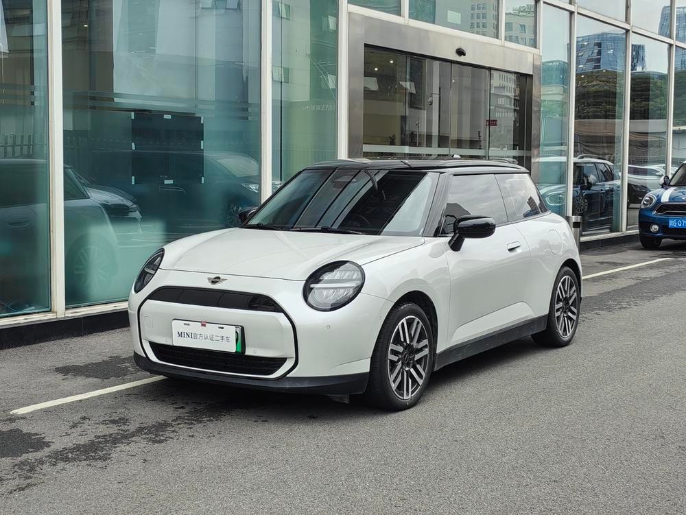 MINI Cooper Electric 2025 — фото автомобиля