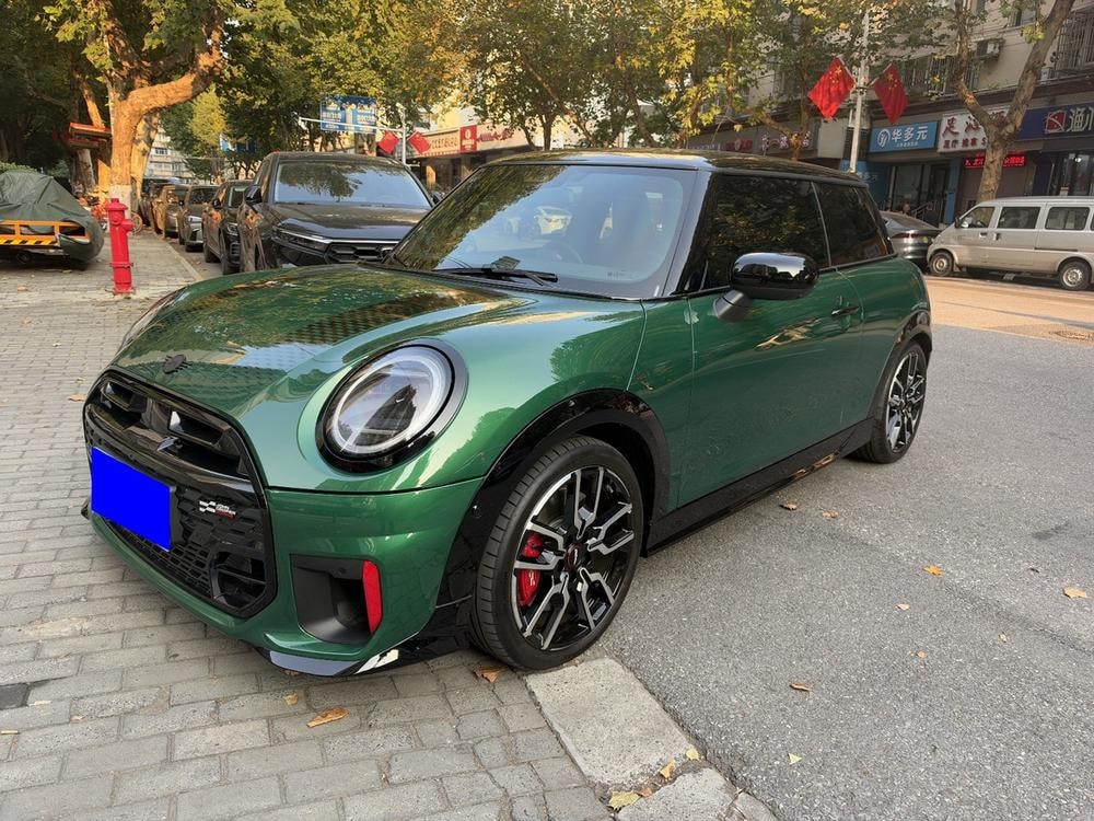MINI JCW 2025 — фото автомобиля 1