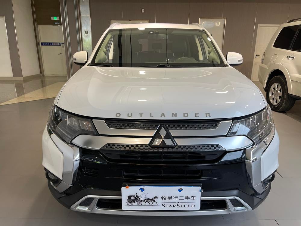 Mitsubishi Outlander 2019 — фото автомобиля 1